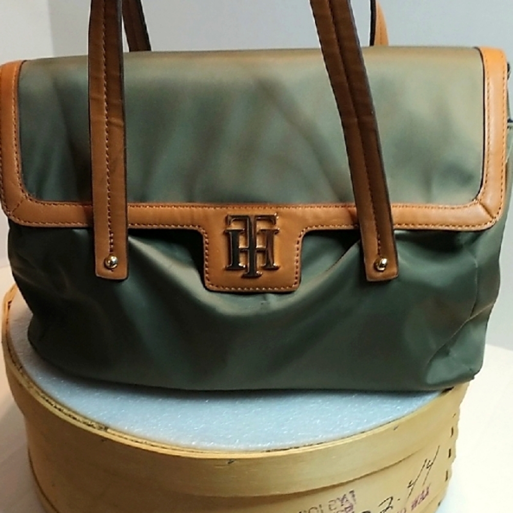 Elegant Green and Tan Handbag Tommy Hilfiger